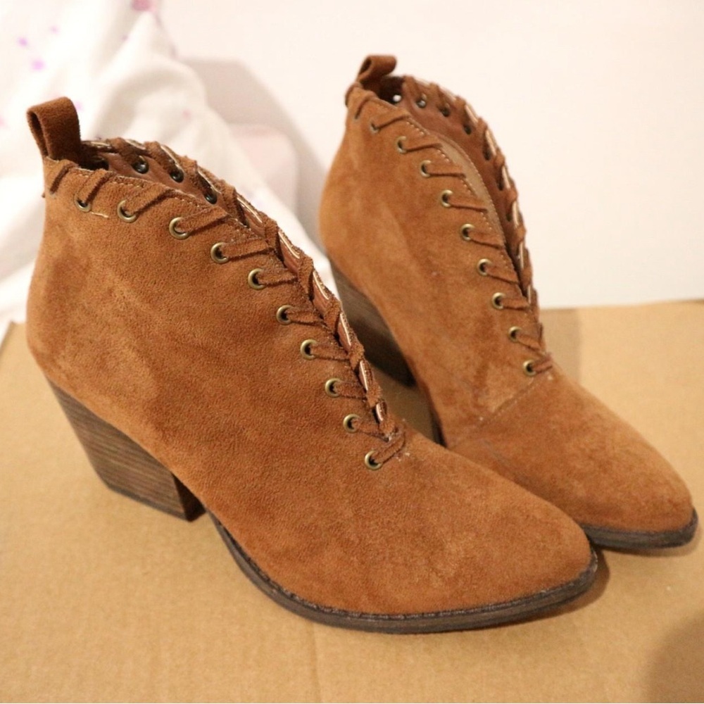 Coconuts by Matisse Rose Brown Split Front Ankle Boots Faux Suede Size 6.5